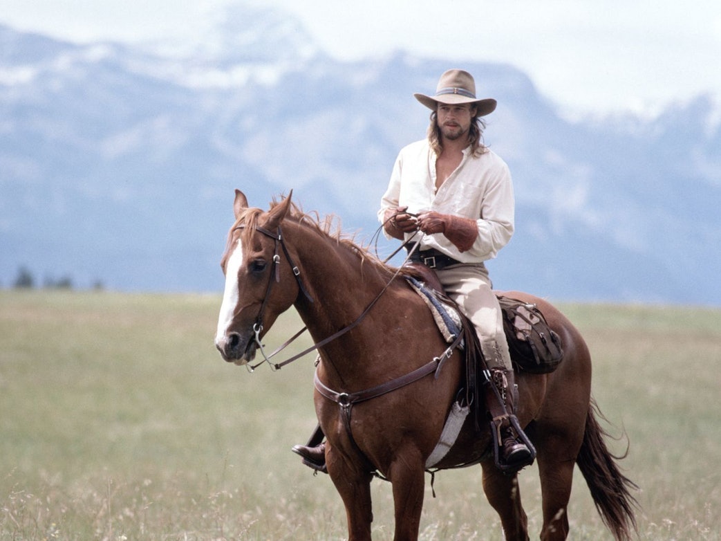 Tristan (Brad Pitt) ist unter den drei Ludlow-Brüdern der Naturbursche. (Bild: ZDF/1994 TriStar Pictures, Inc. All Rights Reserved.)