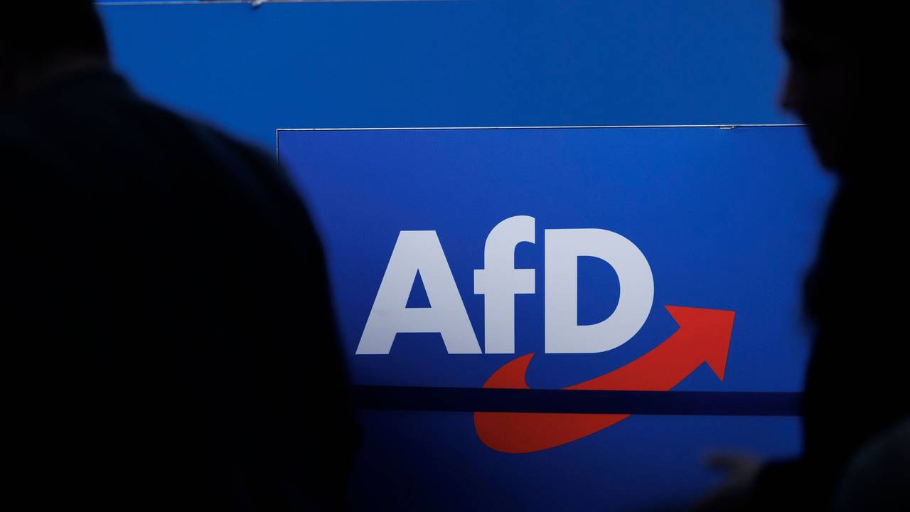 ARCHIV - 28.07.2023, Sachsen-Anhalt, Magdeburg: Parteilogo der AfD (zu dpa: «Wahl-Drama in vier Akten») Foto: Carsten Koall/dpa +++ dpa-Bildfunk +++