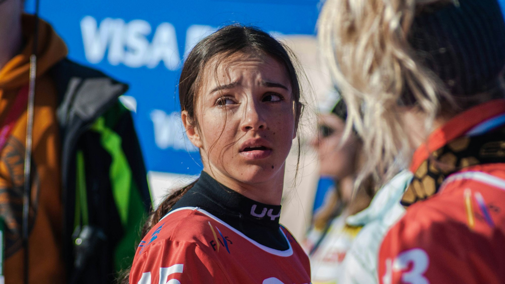 Snowboardfahrerin Malena Zamfirova nach einem Wettbewerb