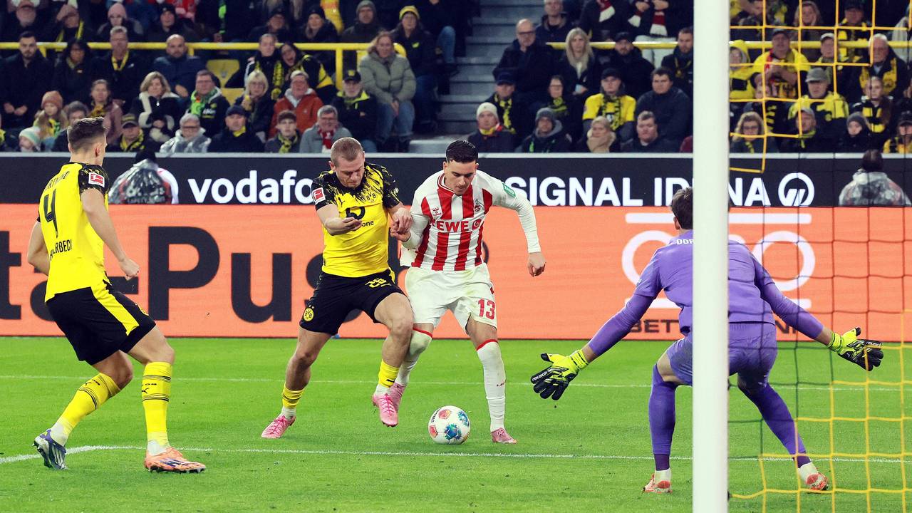 Spielszene beim Duell von Borussia Dortmund und dem 1. FC Köln.