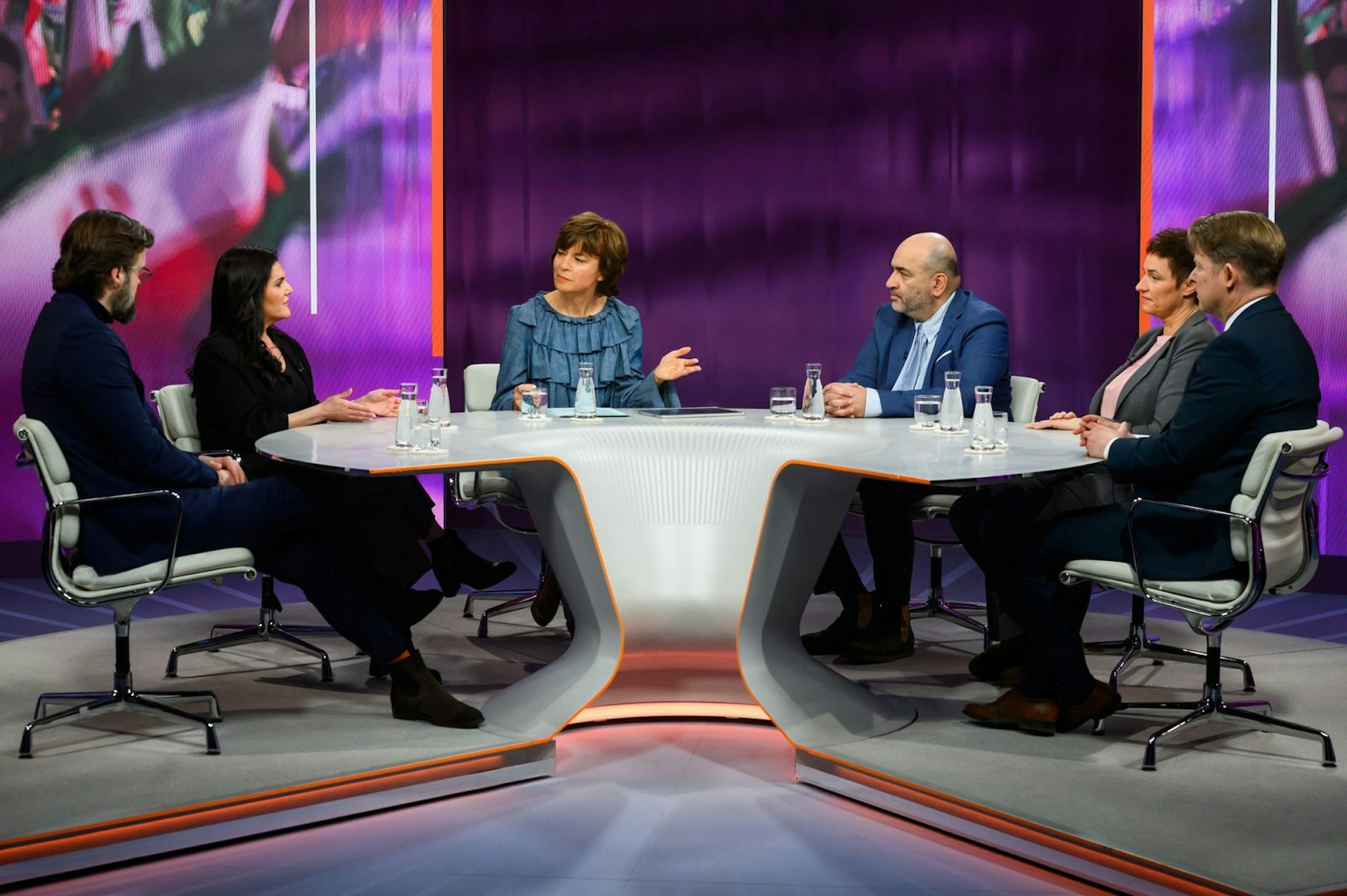 Die Runde bei „Maybrit Illner“ beschäftigte sich am Donnerstagabend mit den Zukunftsaussichten des Iran. (Bild: ZDF/ Jule Roehr )