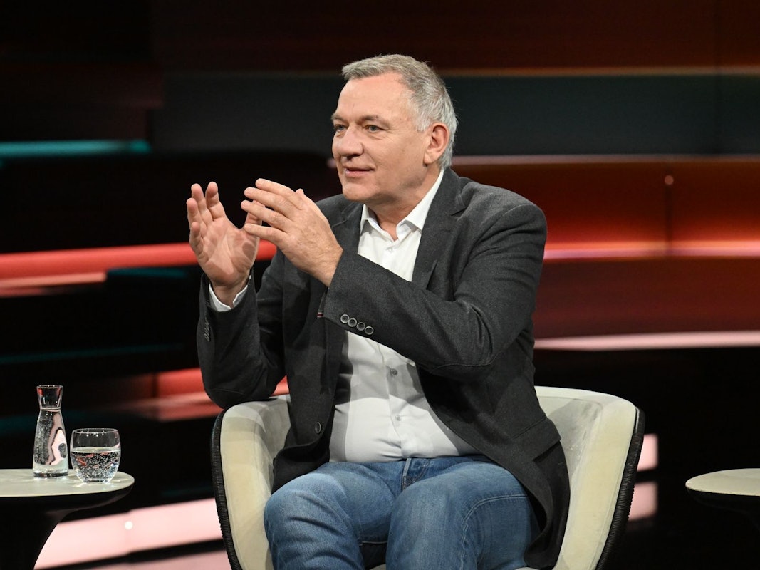 Linken-Chef Jan van Aken äußerte bei „Markus Lanz“ den Vorwurf: „Diejenigen, die für einen Afghanistan-Einsatz gestimmt haben, wollten das nie hören, dass da auch Menschen sterben.“ (Bild: ZDF / Markus Hertrich)