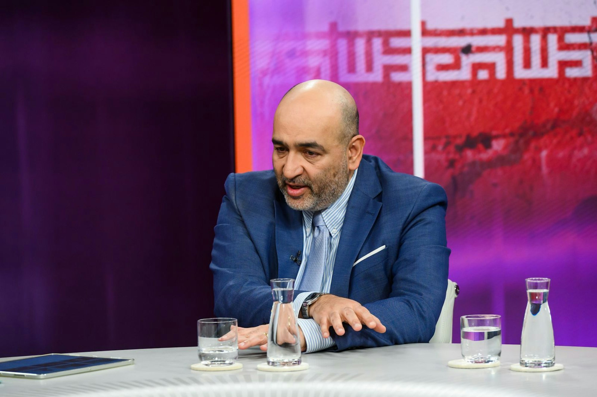 „Alles, was dazu führt, dass das Regime bleibt, ist ein Drehbuch für den nächsten Krieg“, plädierte Omid Nouripour für eine nachhaltige Lösung im Iran. (Bild: ZDF/ Jule Roehr )