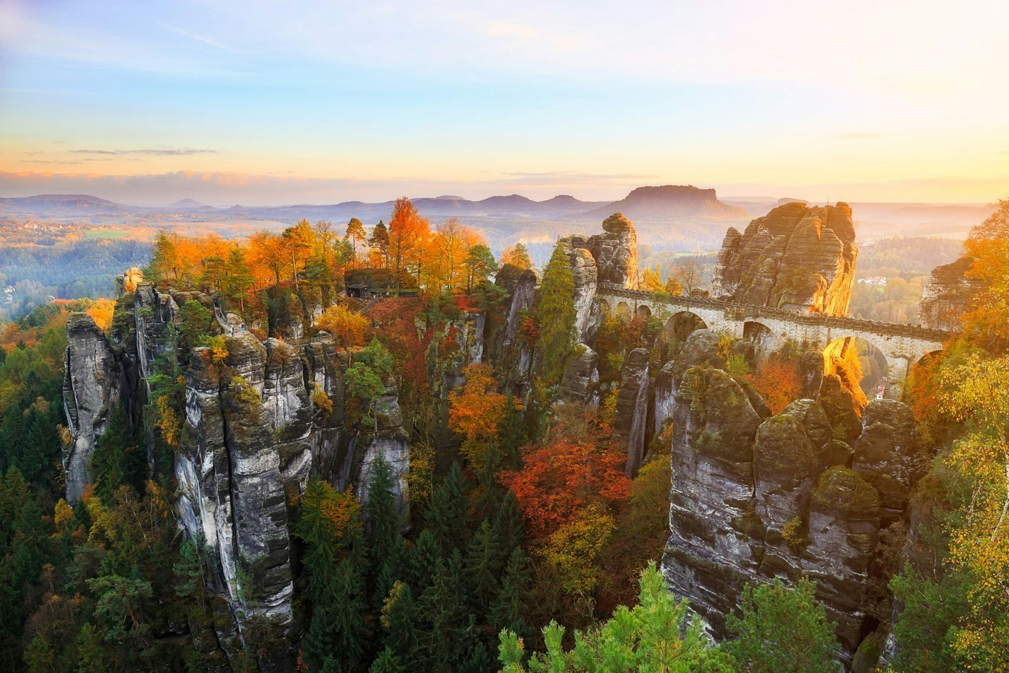 Natur pur gibt es kostenlos im Nationalpark Sächsische Schweiz. (Bild: iStock7rpeters86)