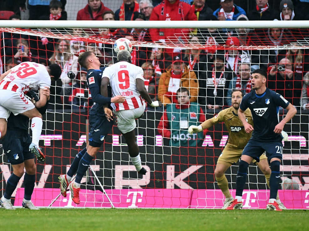 Spielszene im Duell des 1. FC Köln gegen die TSG Hoffenheim.