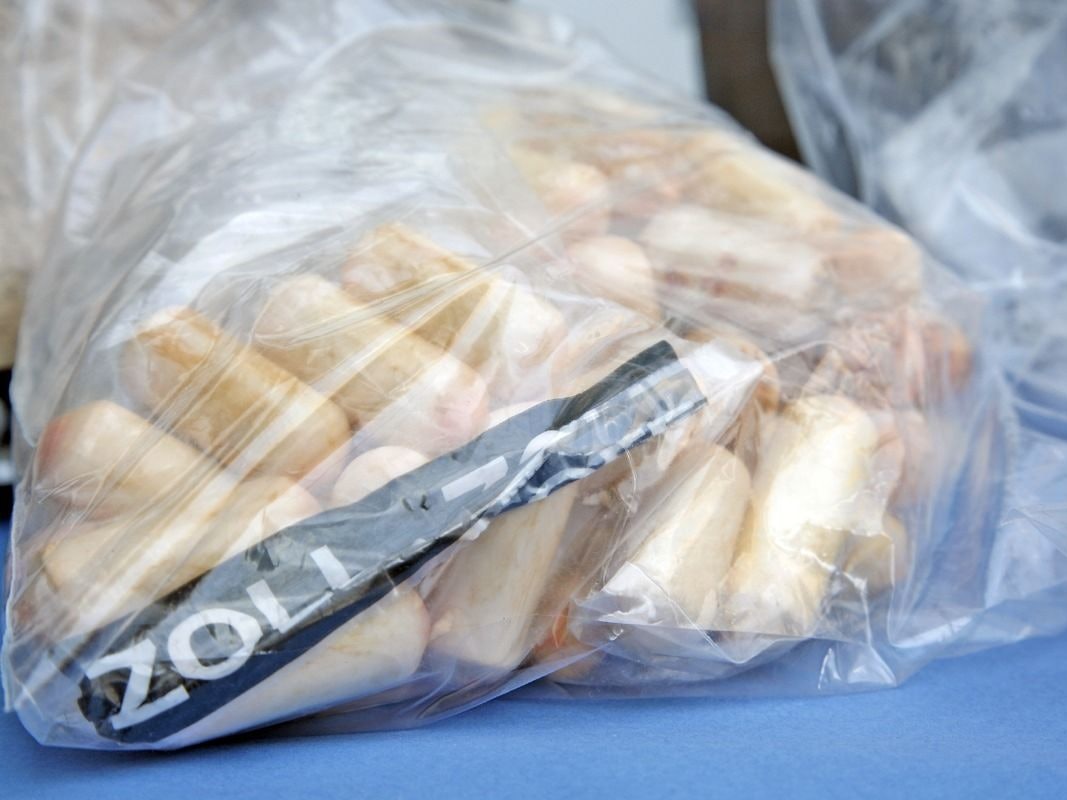 Kölner Zoll nimmt 31-jährigen Körperschmuggler fest.