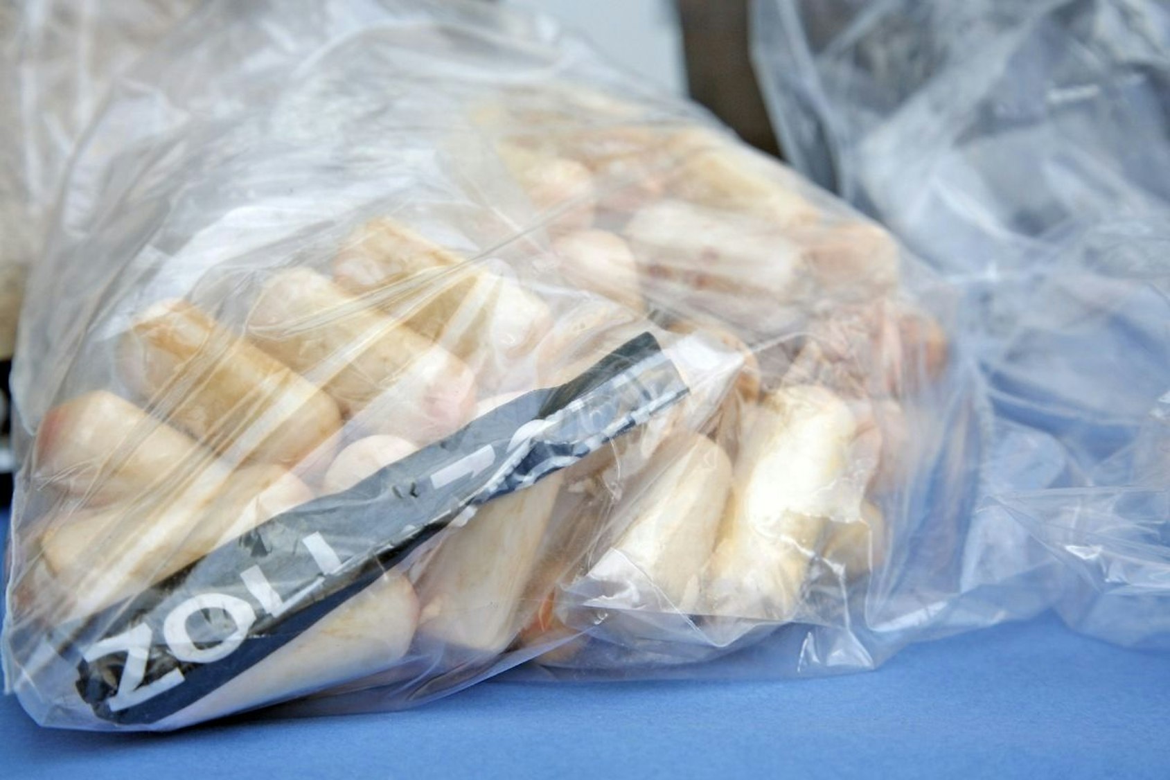 Kölner Zoll nimmt 31-jährigen Körperschmuggler fest.