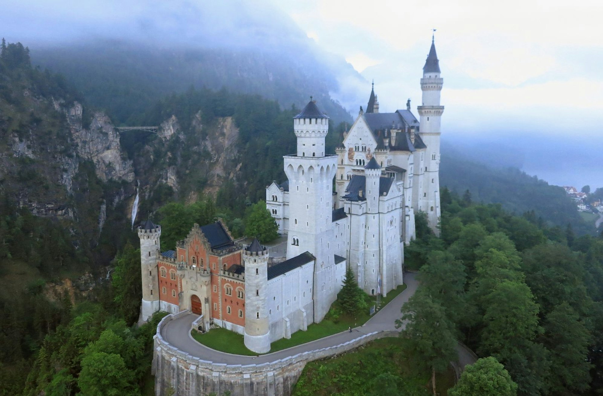 Das Parken kostet am Schloss Neuschwanstein mehr, als der Eintritt so manch anderer Sehenswürdigkeit in Deutschland. (Bild: 2015 Getty Images/Sean Gallup)