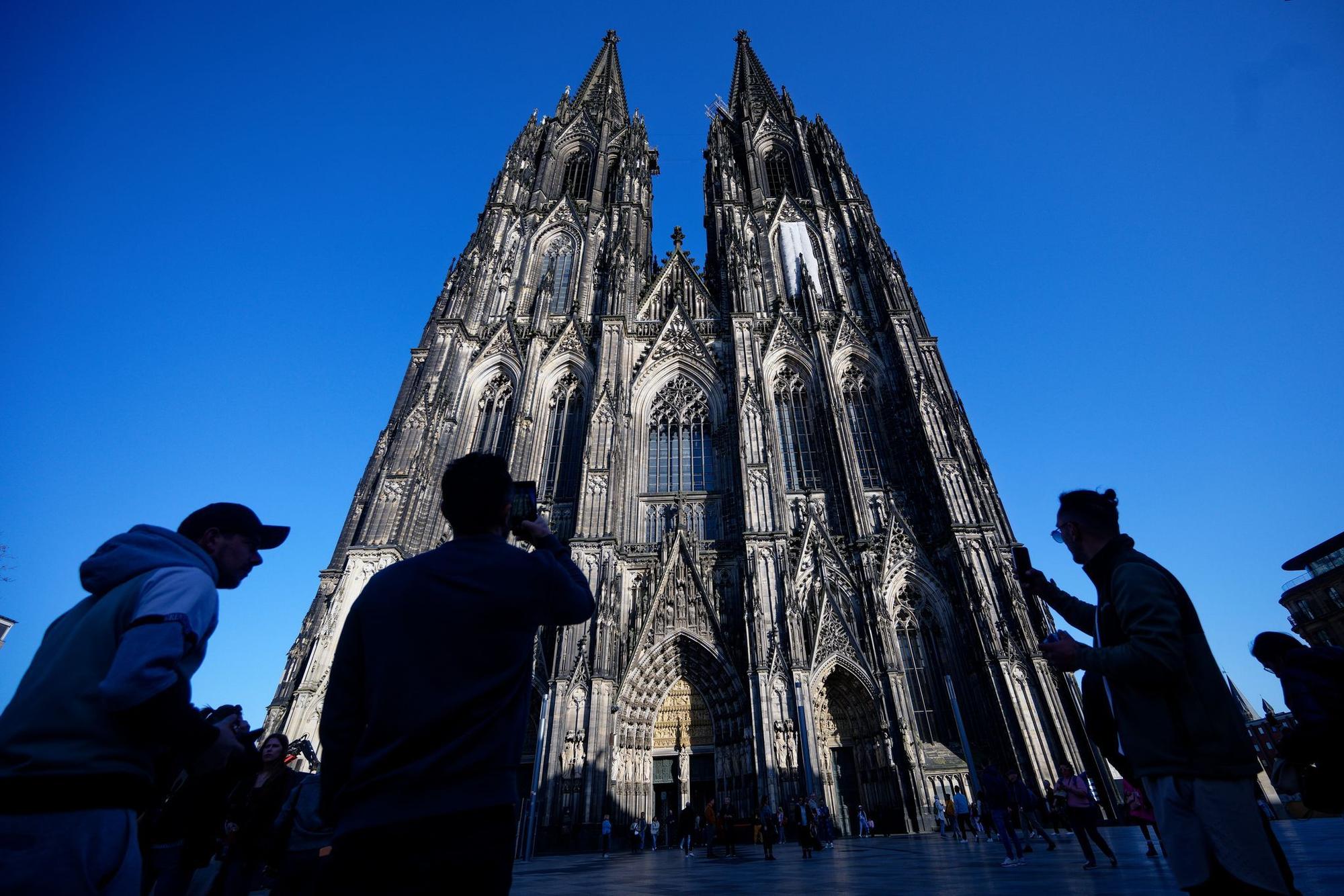 Kölner Dom kostet Touristen künftig Eintritt.