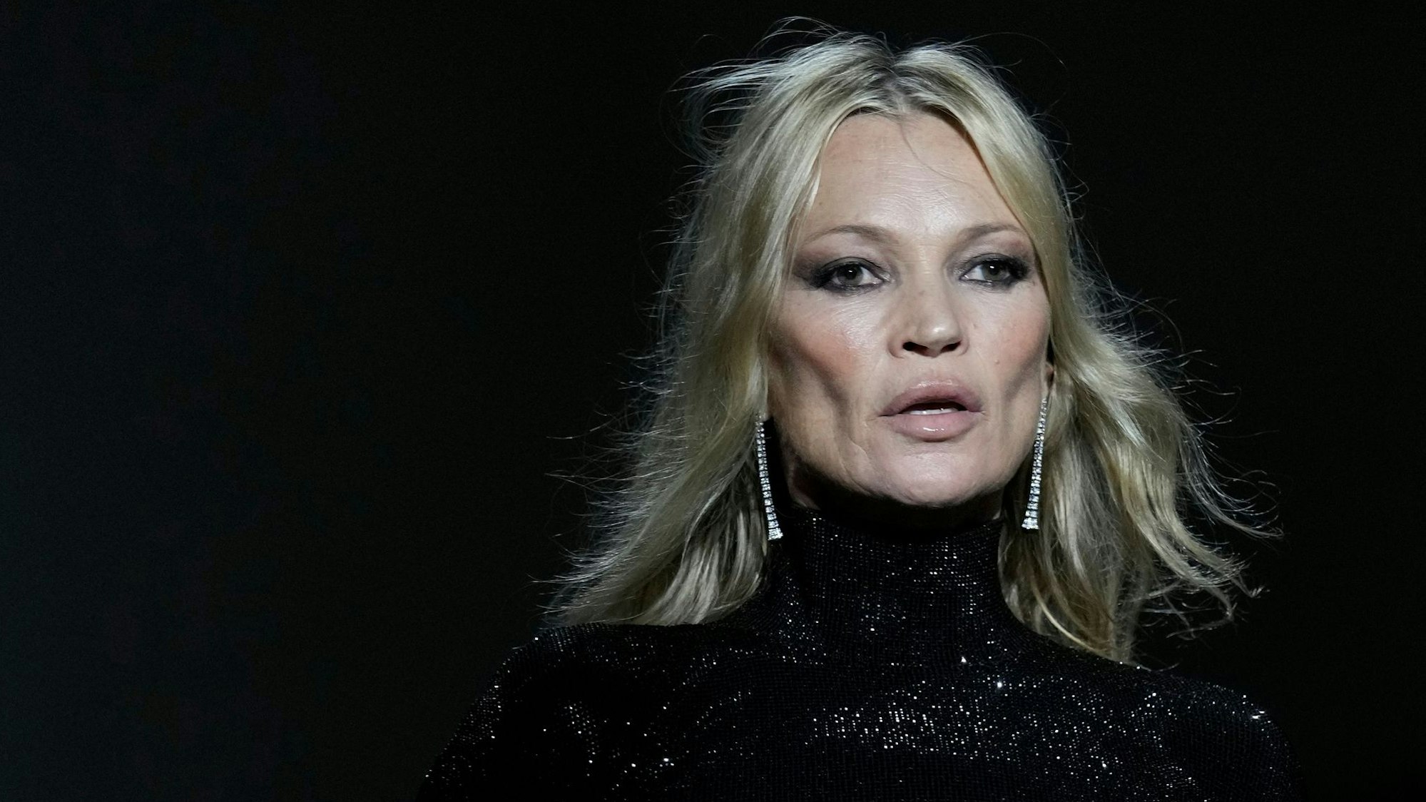 Kate Moss posiert.
