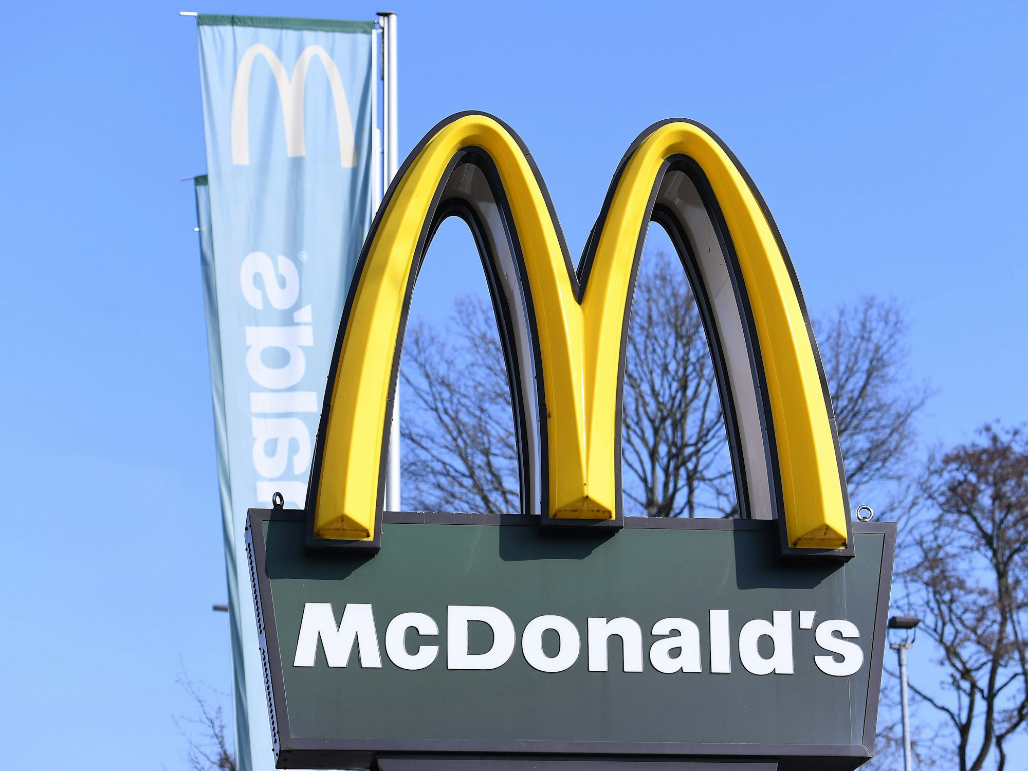 Nach dem Überfall auf eine Kölner „McDonald's“-Filiale überführte sich der Täter nun selber. (Symbolfoto)