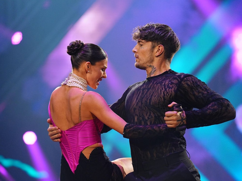 Willi Whey und Patricija Ionel tanzten zu „Closer“ von Ne-Yo.
(Bild: RTL / Stefan Gregorowius)