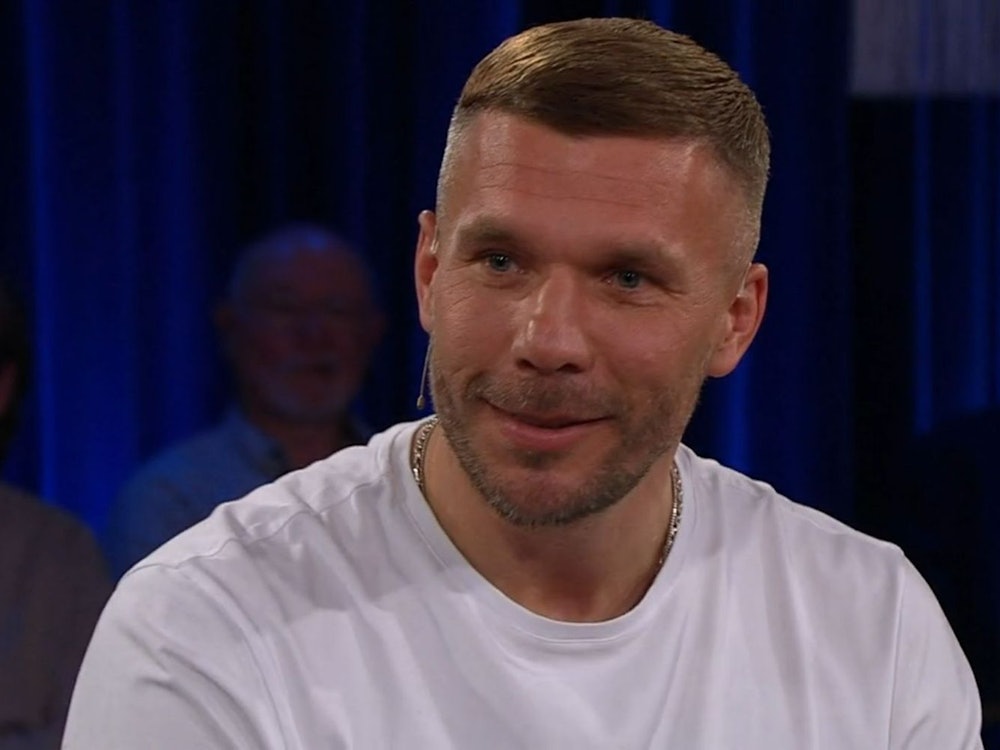 Im „Kölner Treff“ sprach Lukas Podolski darüber, was nach dem Fußball kommen könnte. (Bild: WDR)