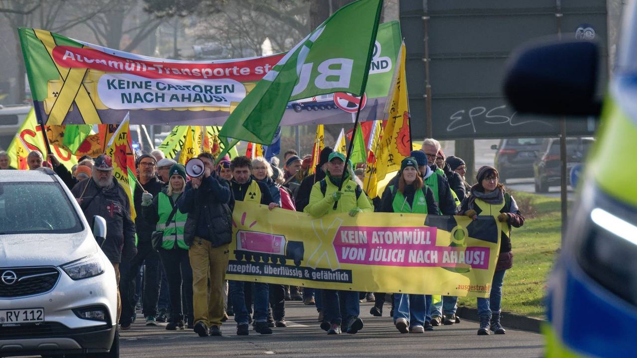 Demonstration gegen geplante Castor-Transporte