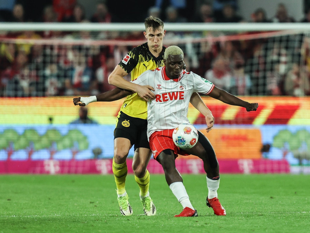 Ragnar Ache im Duell mit Nico Schlotterbeck.