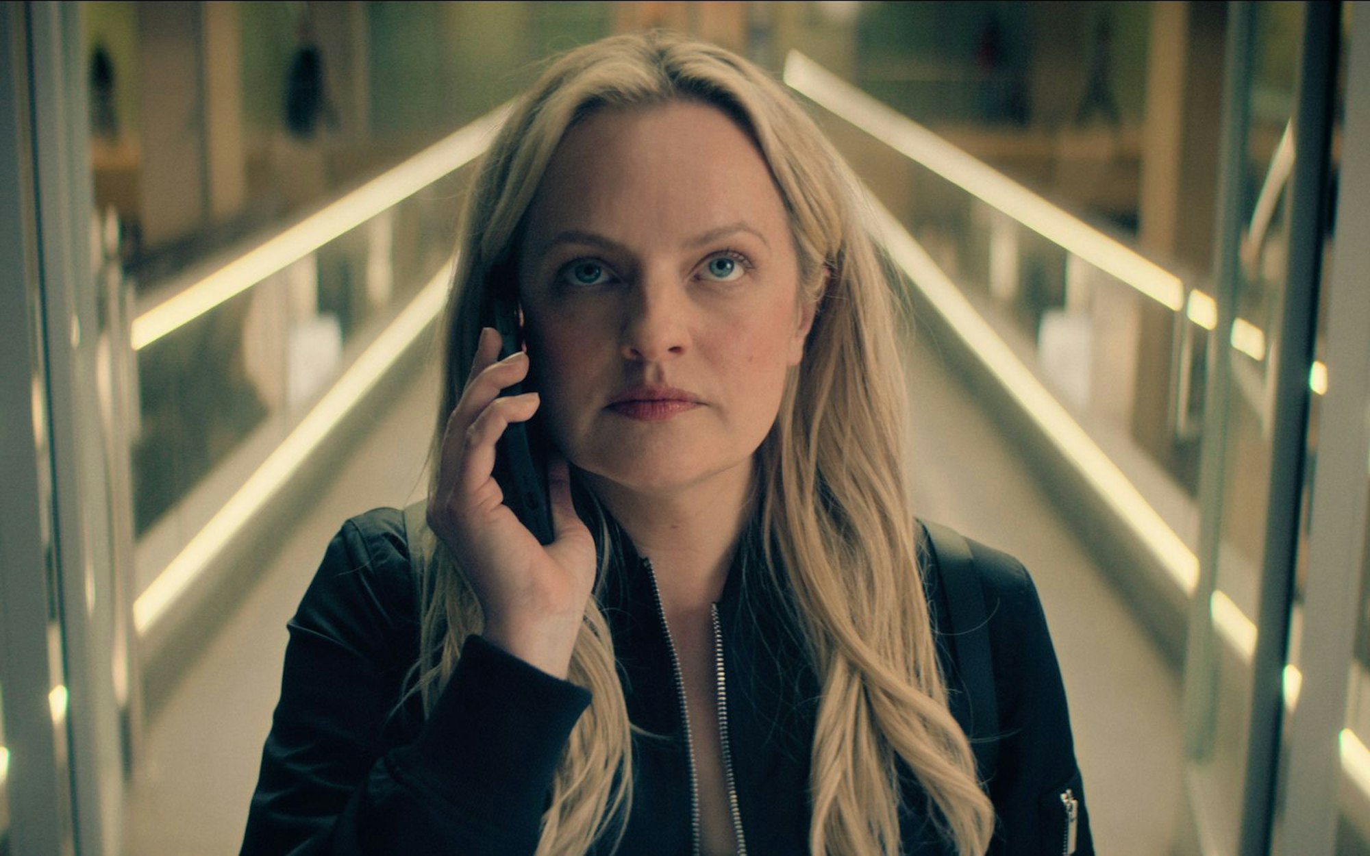 Im Spionage-Thriller „The Veil“ soll MI6-Agentin Imogen (Elizabeth Moss) herausfinden, ob die Französin Adilah wirklich einen Anschlag im Auftrag des IS im Sinn hat. (Bild: ZDF / 2024 FX)