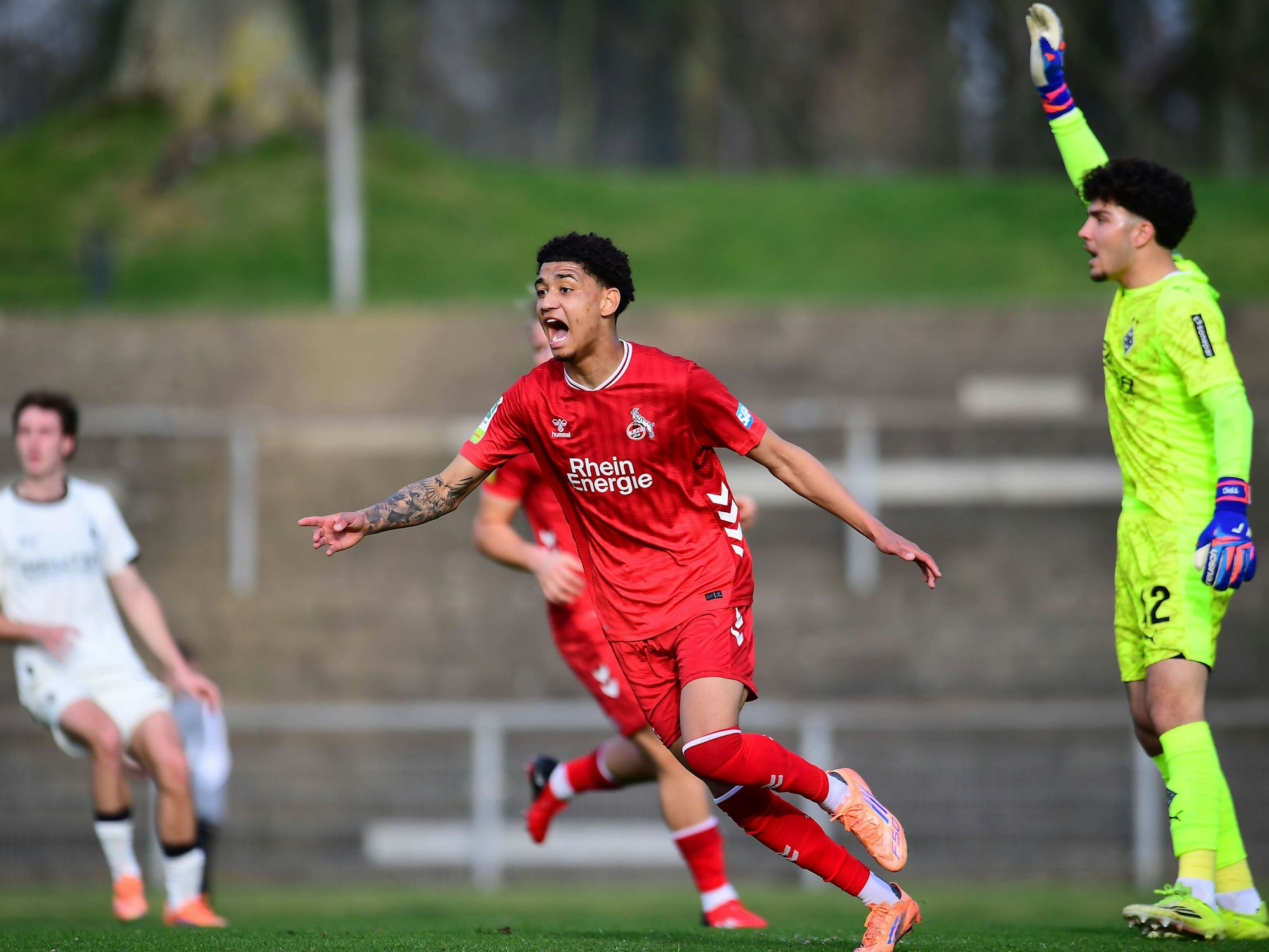 Nilas Yacobi jubelt über seinen Treffer für die FC-U21 gegen die Gladbach-U23.