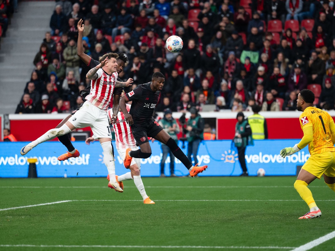 Spielszene im Duell Bayer Leverkusen - SC Freiburg.
