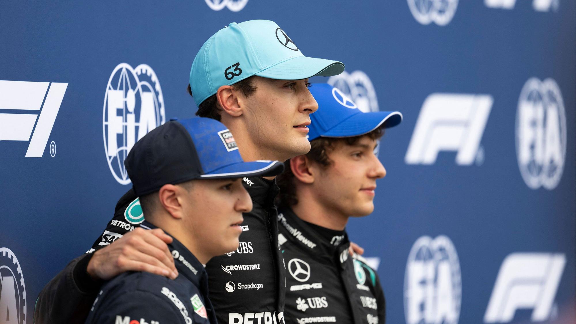 George Russell neben Isack Hadjar und Kimi Antonelli.