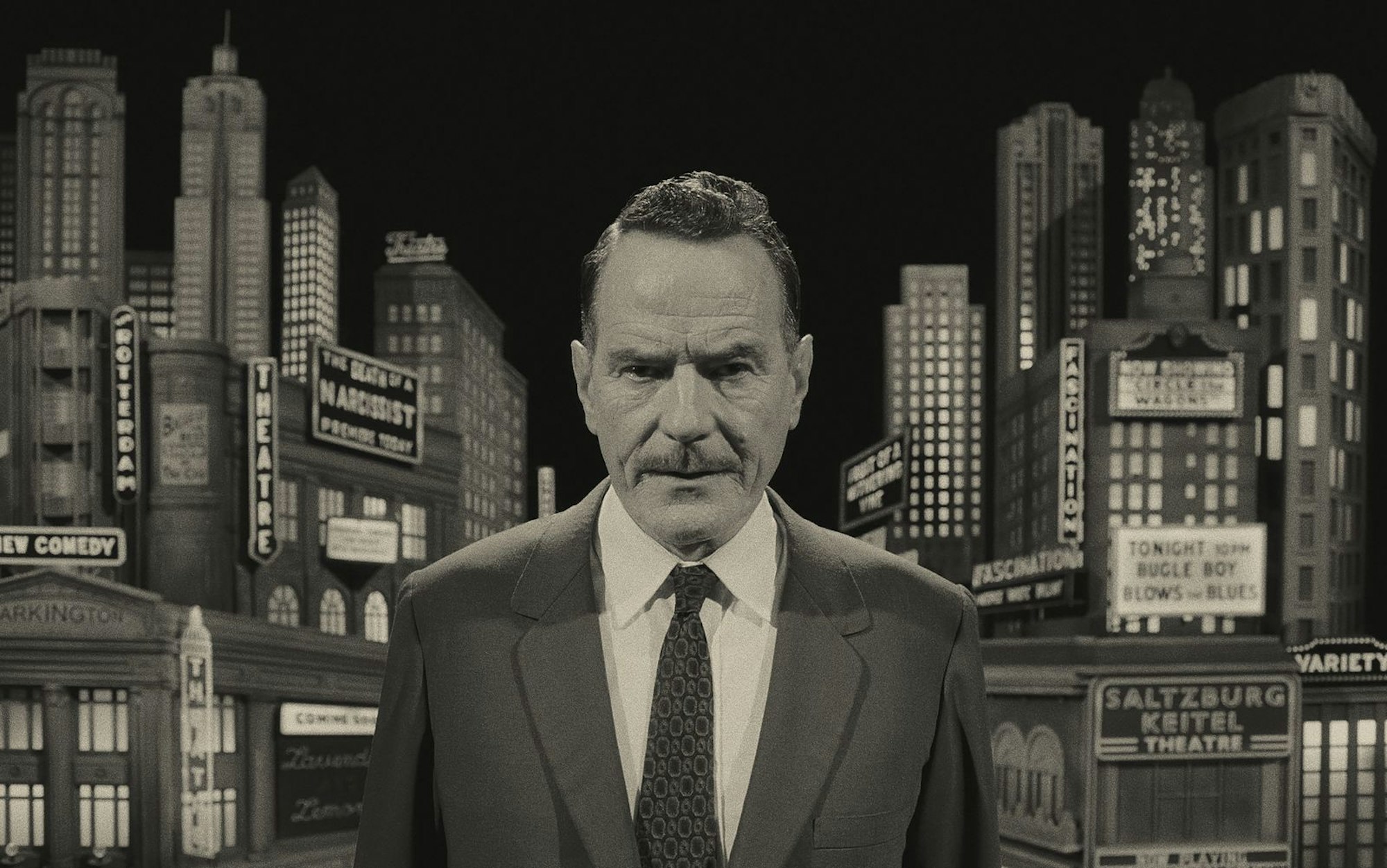 Im Kino war Bryan Cranston zuletzt unter anderem in den Wes-Anderson-Filmen „Asteroid City“ (Bild) und „Der phönizische Meisterstreich“ zu sehen. (Bild: Courtesy of Pop. 87 Productions/Focus Features)