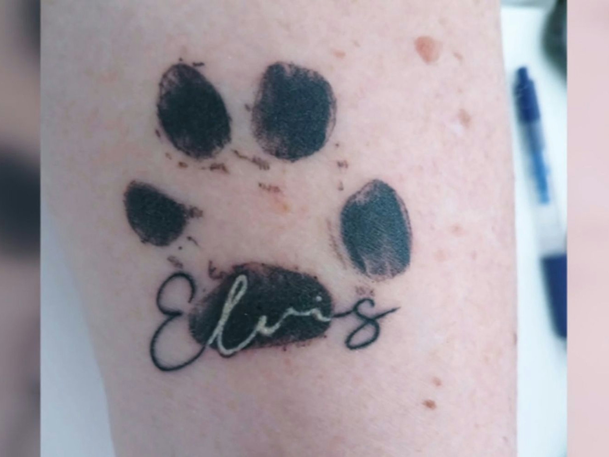 Trauer: Elvis lebt nicht nur in den Herzen seiner Menschen weiter. (Bild: RTL)