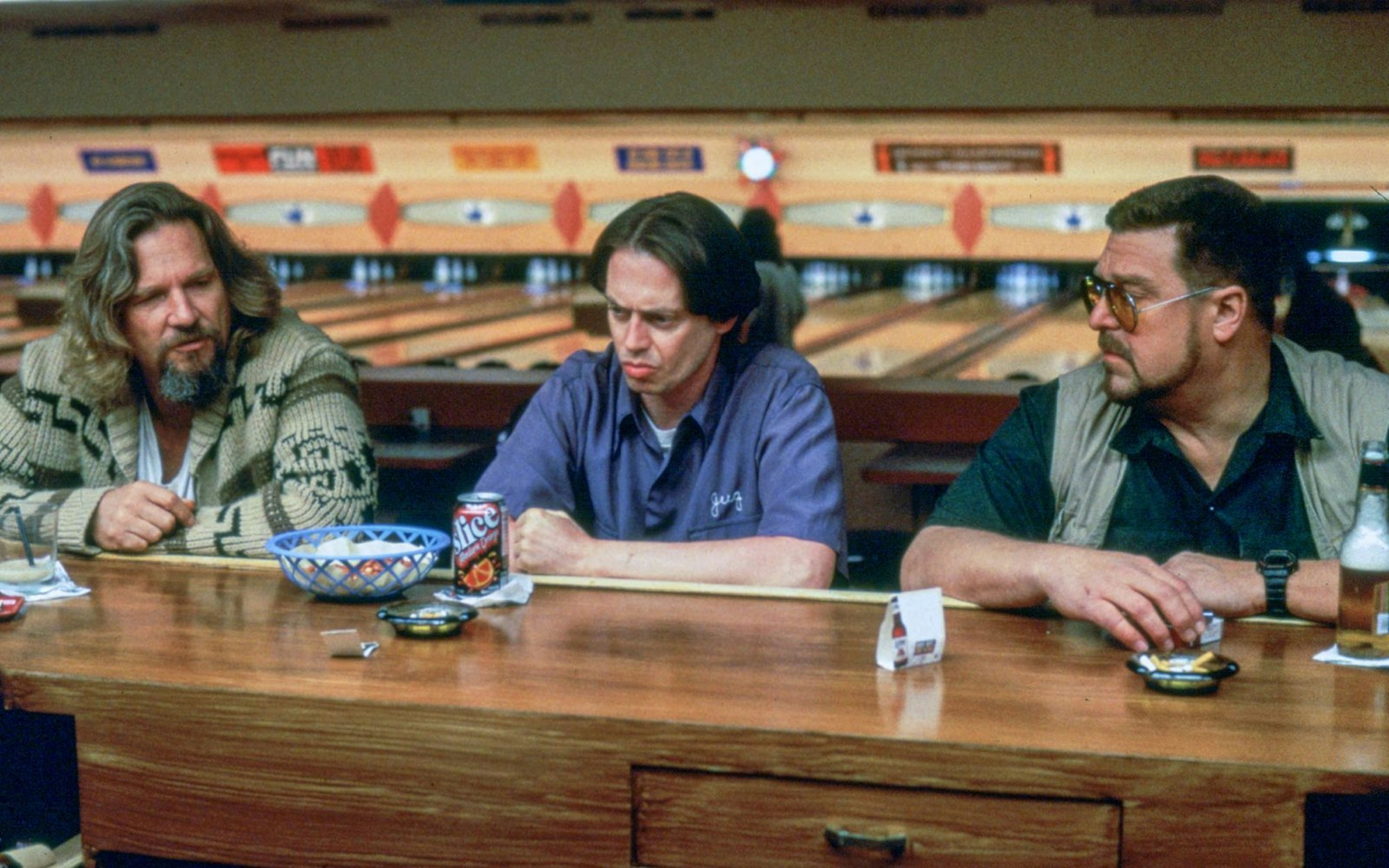 Ihren vielleicht größten Kiltfilm landeten die Coens mit der aberwitzigen Loser-Komödie „The Big Lebowski“ (1998). Der Dude ist einfach nur der Coolste. (Bild: ARTE / Roger Deakins NBCU)
