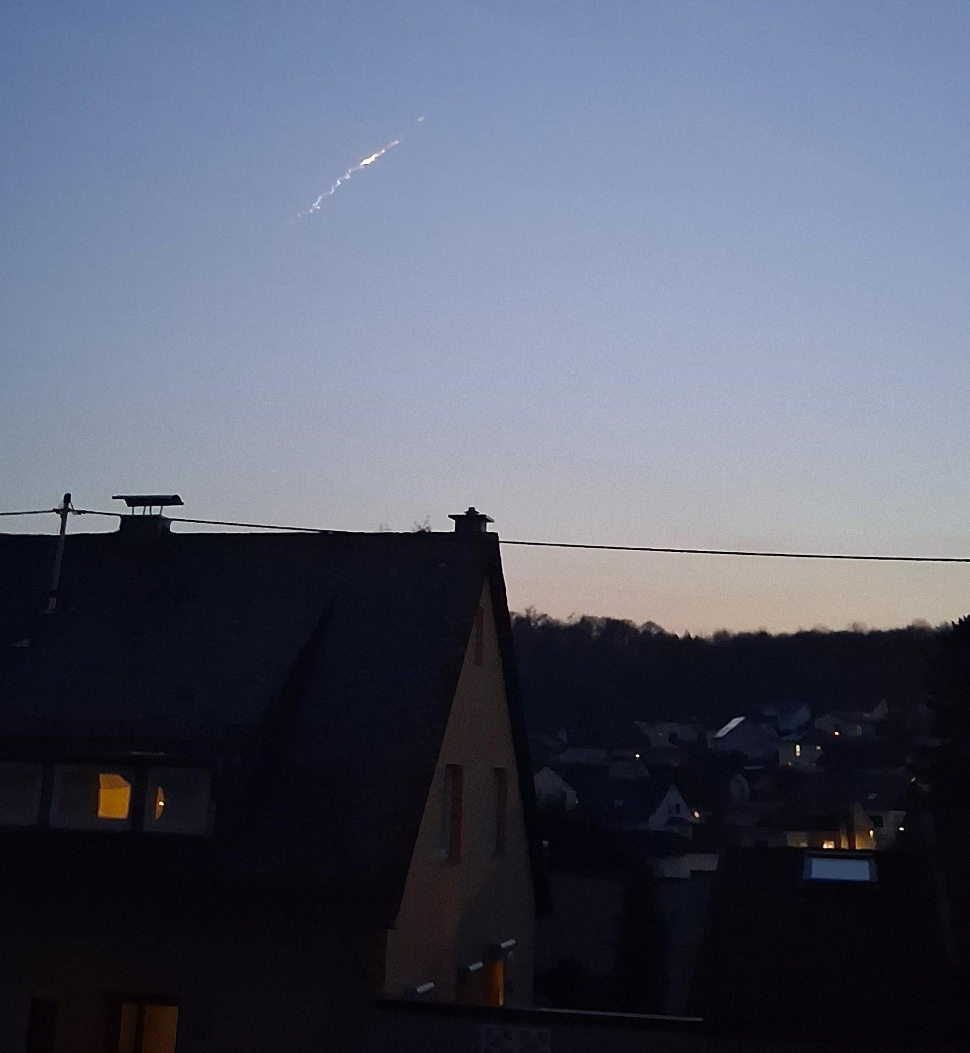 In Gackenbach, einer Ortsgemeinde im Westerwaldkreis in Rheinland-Pfalz, hat Leserin Tatjana Liguori Becker auch das helle Licht gesehen.