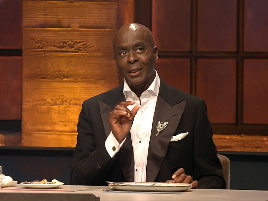 Gastjuror Bruce Darnell liebt es zu genießen. Aber wehe, wenn es ihm nicht schmeckt. Bei „Grill den Henssler“ (VOX) versalzte ihm eine Nachspeise die gute Laune. (Bild: RTL)