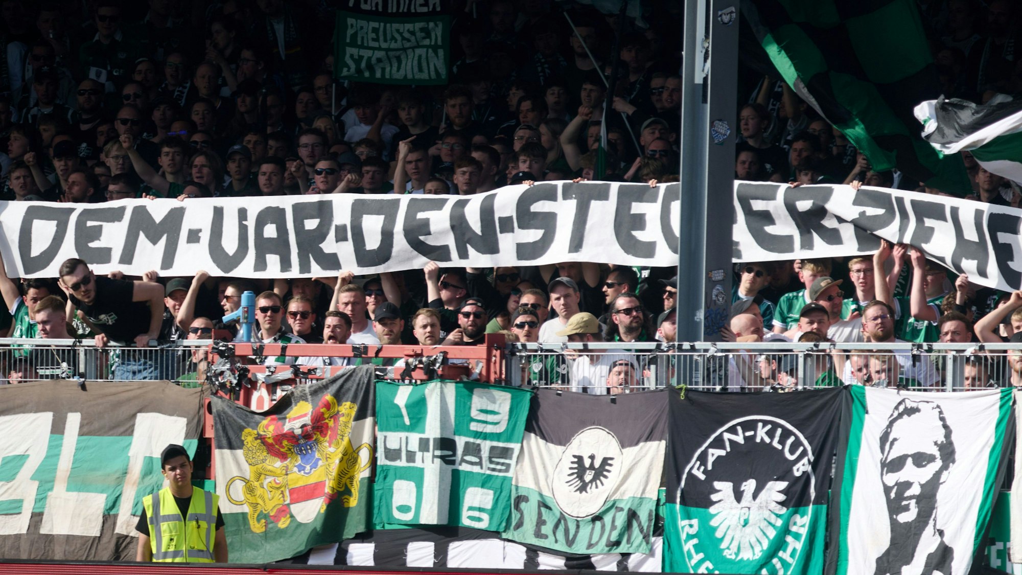 Ein Banner in der Fankurve von Preußen Münster.