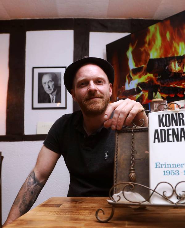 Porträt des Gastronom Gereon Adenauer in seinem Restaurant Adenauers Nepomuk in Zündorf
