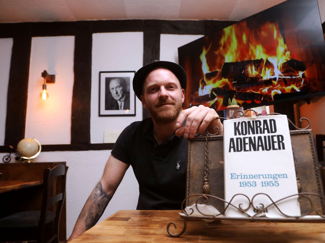 Porträt des Gastronom Gereon Adenauer in seinem Restaurant Adenauers Nepomuk in Zündorf