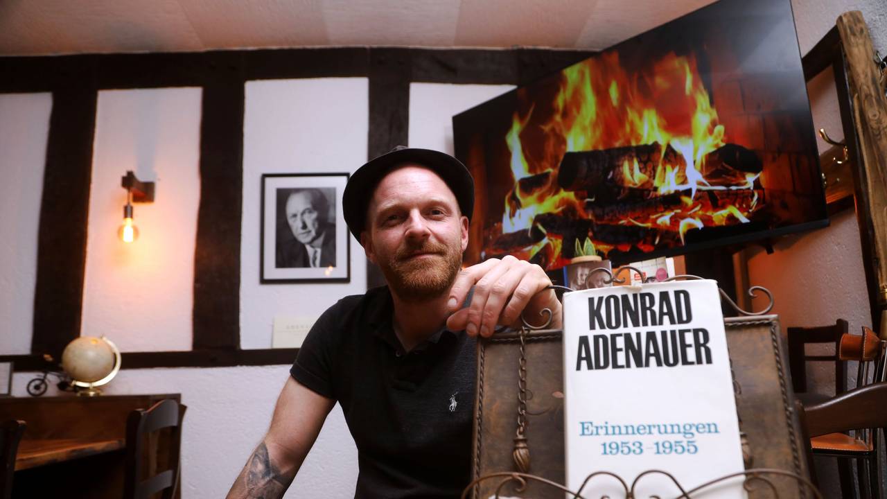 Porträt des Gastronom Gereon Adenauer in seinem Restaurant Adenauers Nepomuk in Zündorf