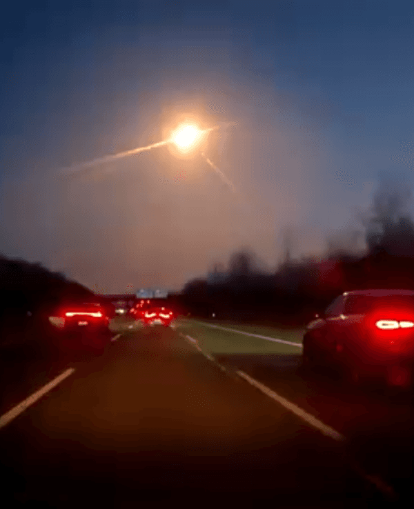 Auch über der A1 auf der Höhe Lövenich war der Feuerball am Himmel deutlich sichtbar.