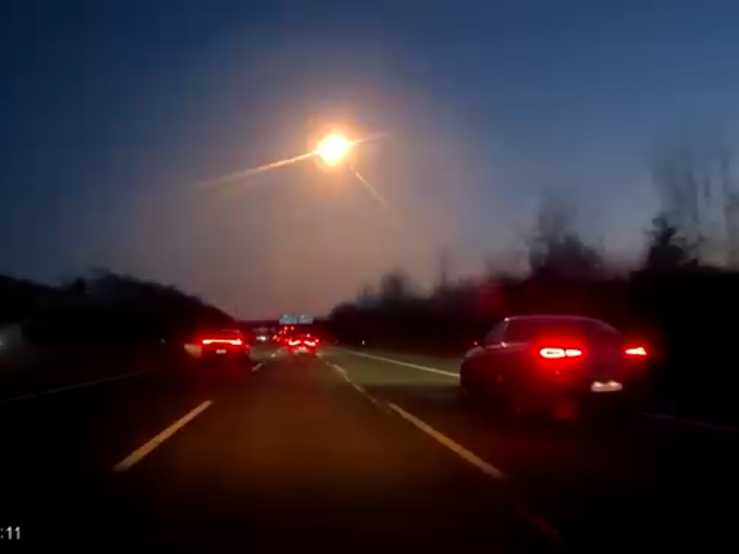 Auch über der A1 auf der Höhe Lövenich war der Feuerball am Himmel deutlich sichtbar.