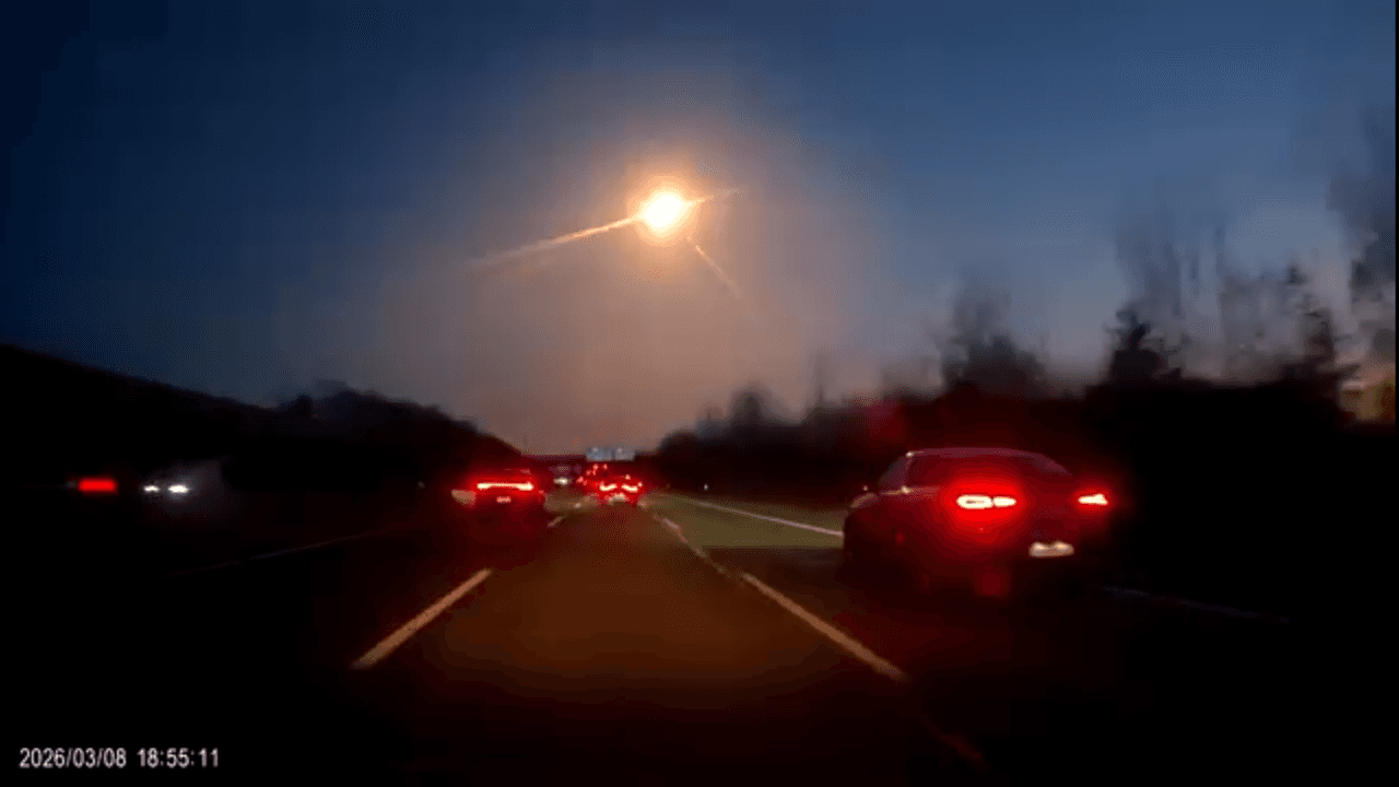 Auch über der A1 auf der Höhe Lövenich war der Feuerball am Himmel deutlich sichtbar.