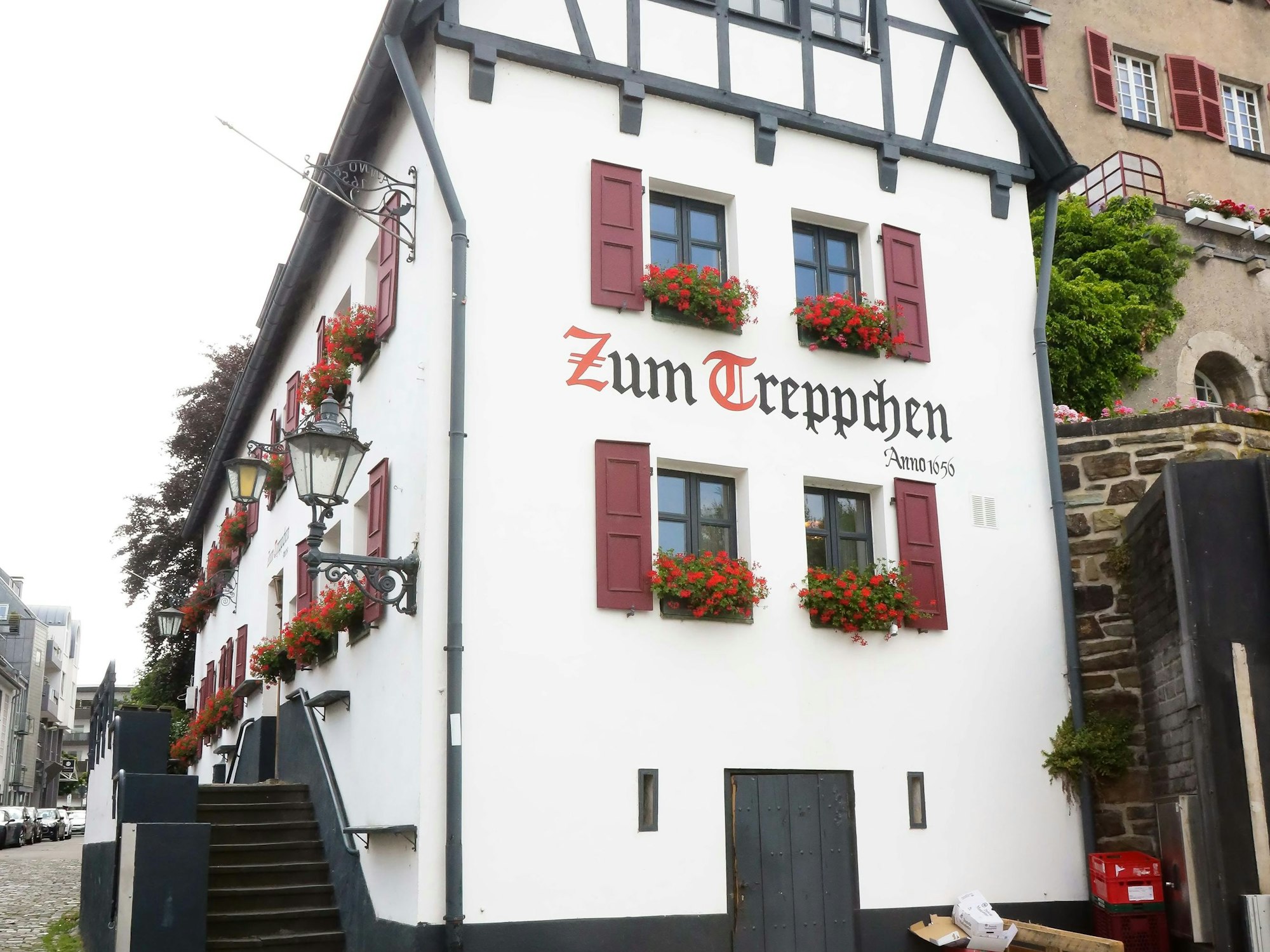 Das „Treppchen“ in Köln hat einen neuen Eigentümer. Jetzt wird nach einem neuen Wirt oder einer neuen Wirtin gesucht (Archivfoto)