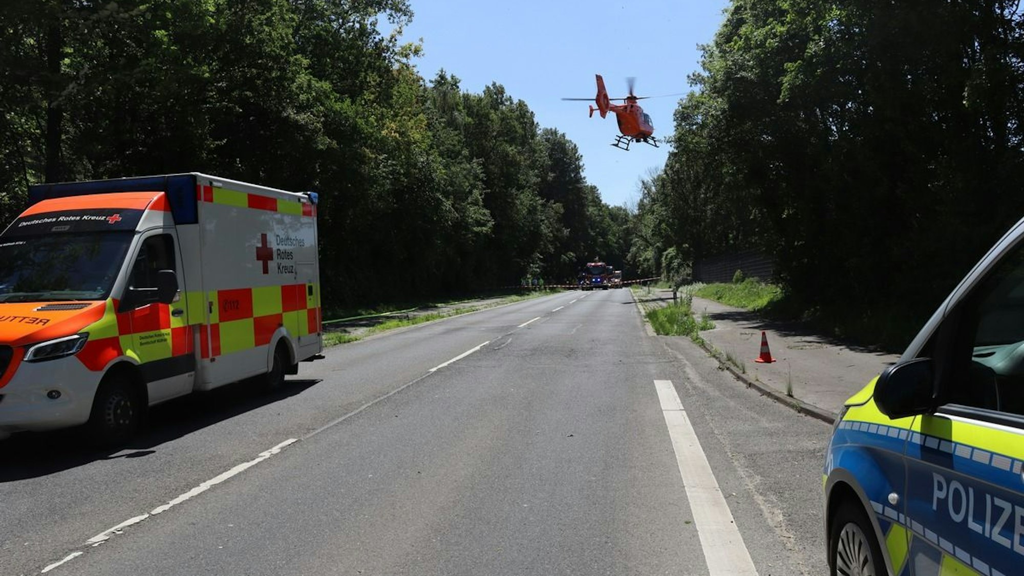 Schwerer Unfall in Wülfrath: Radfahrer nach Kollision mit Porsche in Lebensgefahr.