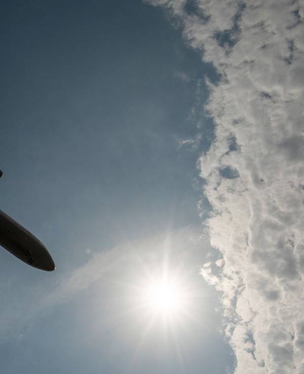 Ein Flugzeug im Landeanflug. Das Opfer eines Tötungsdeliktes arbeitete als Stewardess (Symbolfoto).