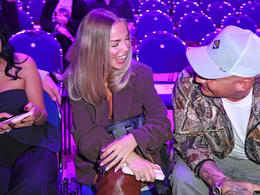 Laura Maria Rypa und Pietro Lombardi lächeln