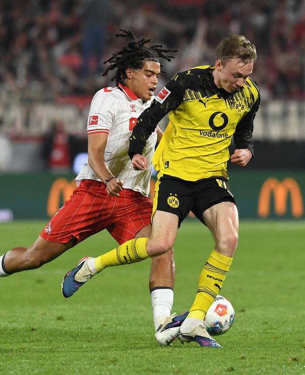 Jahmai Simpson-Pusey (1. FC Köln) trat Maximilian Beier (Borussia Dortmund) in die Achillessehne.