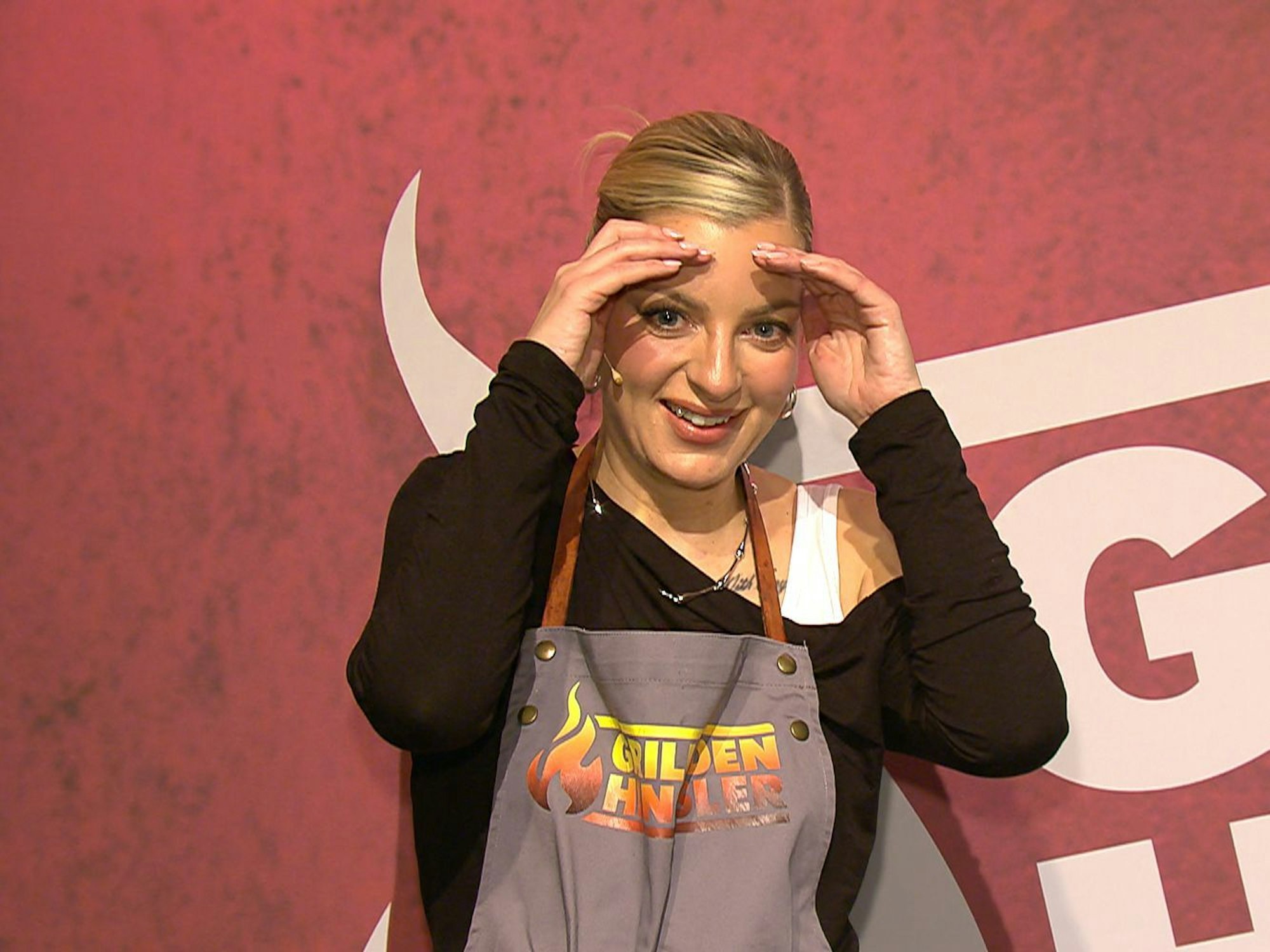 Ihr Auftritt bei „Grill den Henssler“ wurde für Podcasterin und Moderatorin Laura Larsson zur „Nahtoderfahrung“. (Bild: RTL)