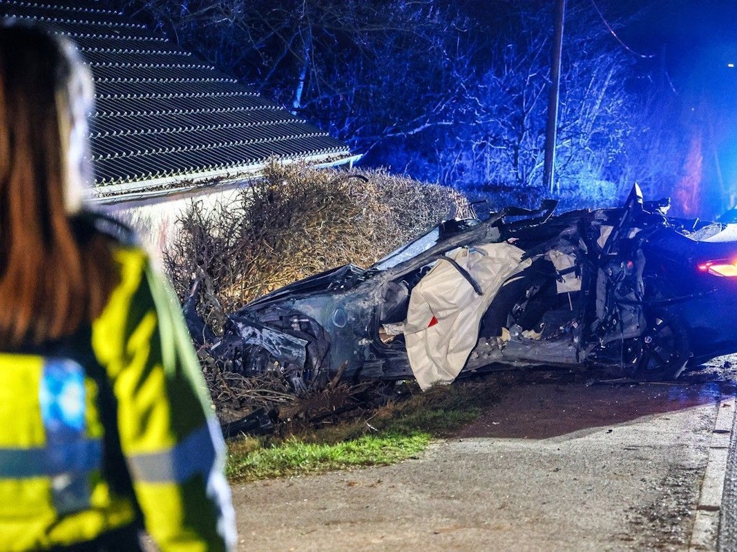 Der völlig demolierte BMW in Ennepetal