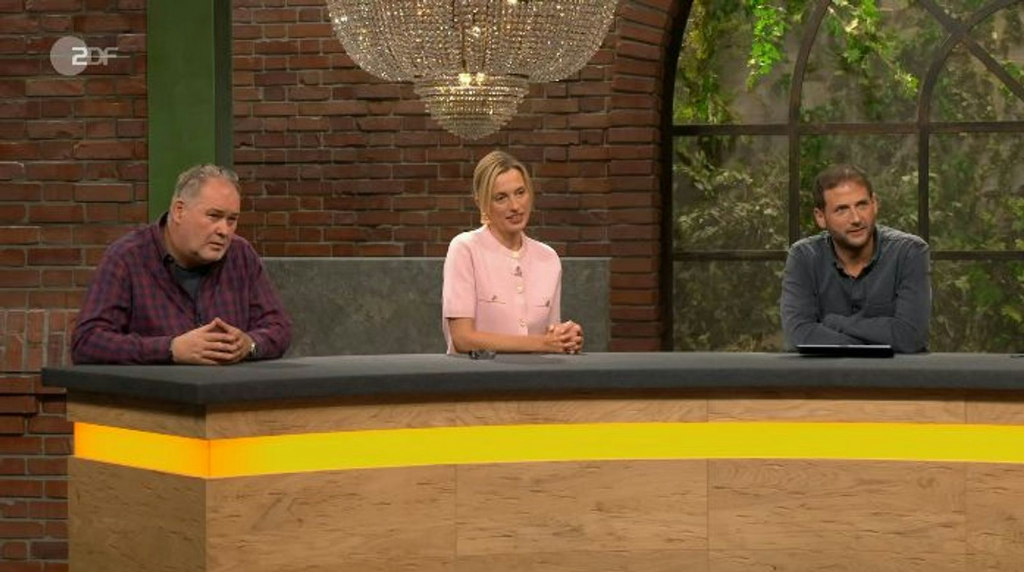 Die alte Bierwerbung gehöre „in die Eifel und nicht nach Holland“, fand Walter „Waldi“ Lehnertz. (Bild: ZDF)