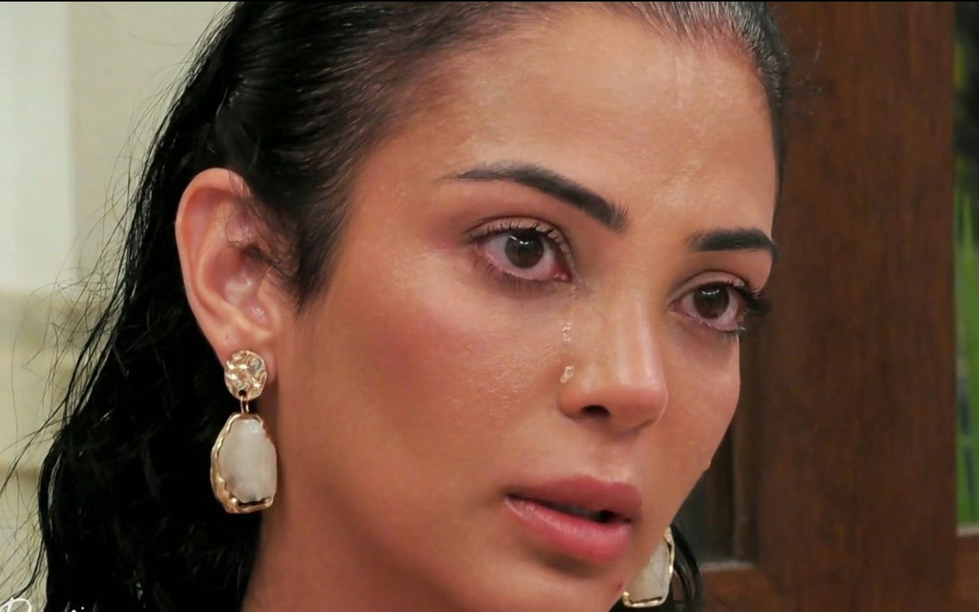 Verspielt: Dilara ärgert sich über sich selbst. (Bild: Joyn)