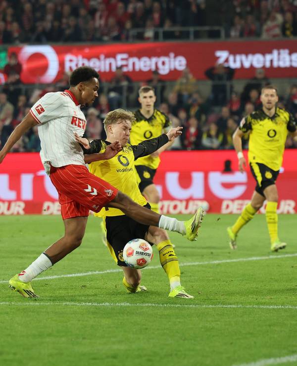Youssoupha Niang wird von Daniel Svensson geblockt.
