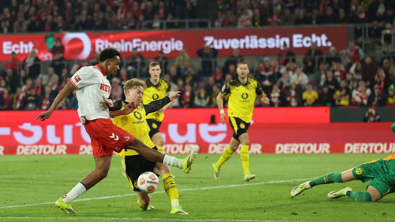 Youssoupha Niang wird von Daniel Svensson geblockt.