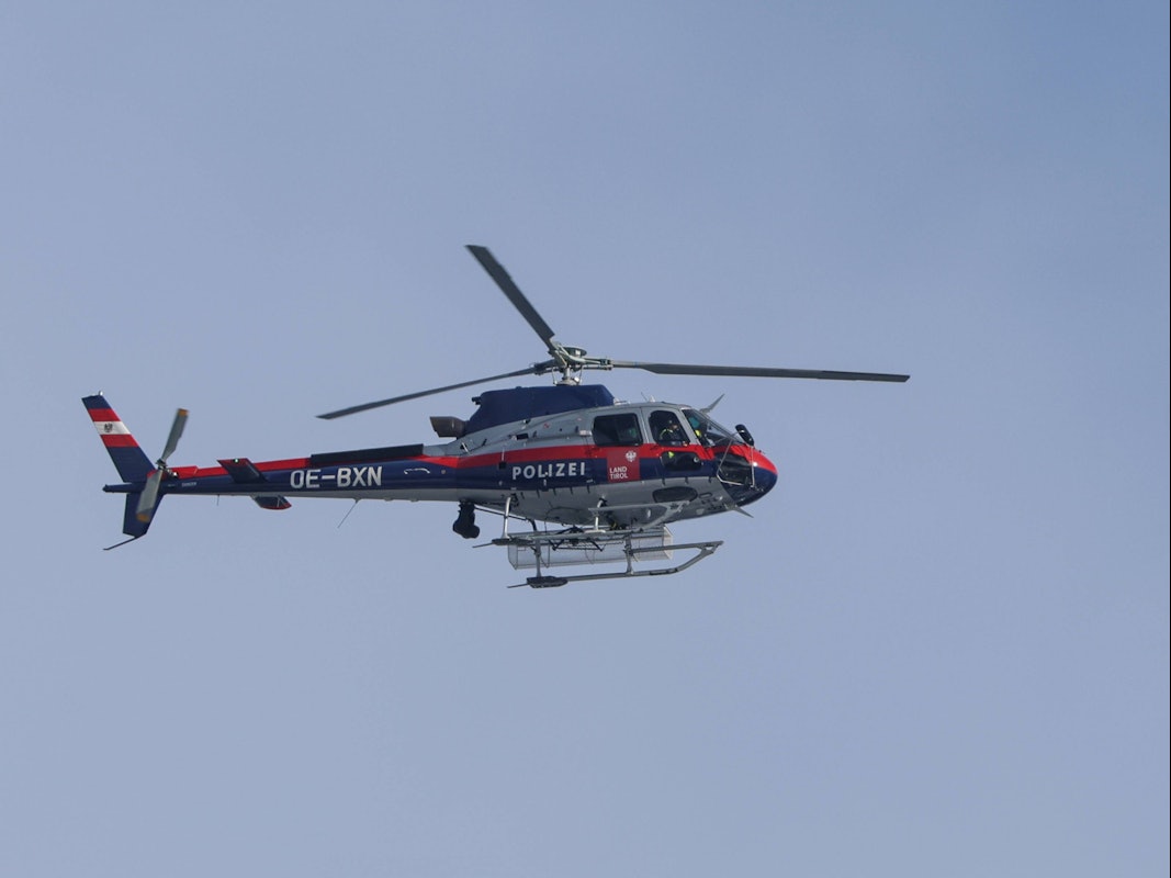 Ein Hubschrauber landete an der Unglücksstelle in Tirol, doch für den Mann kam jede Hilfe zu spät.