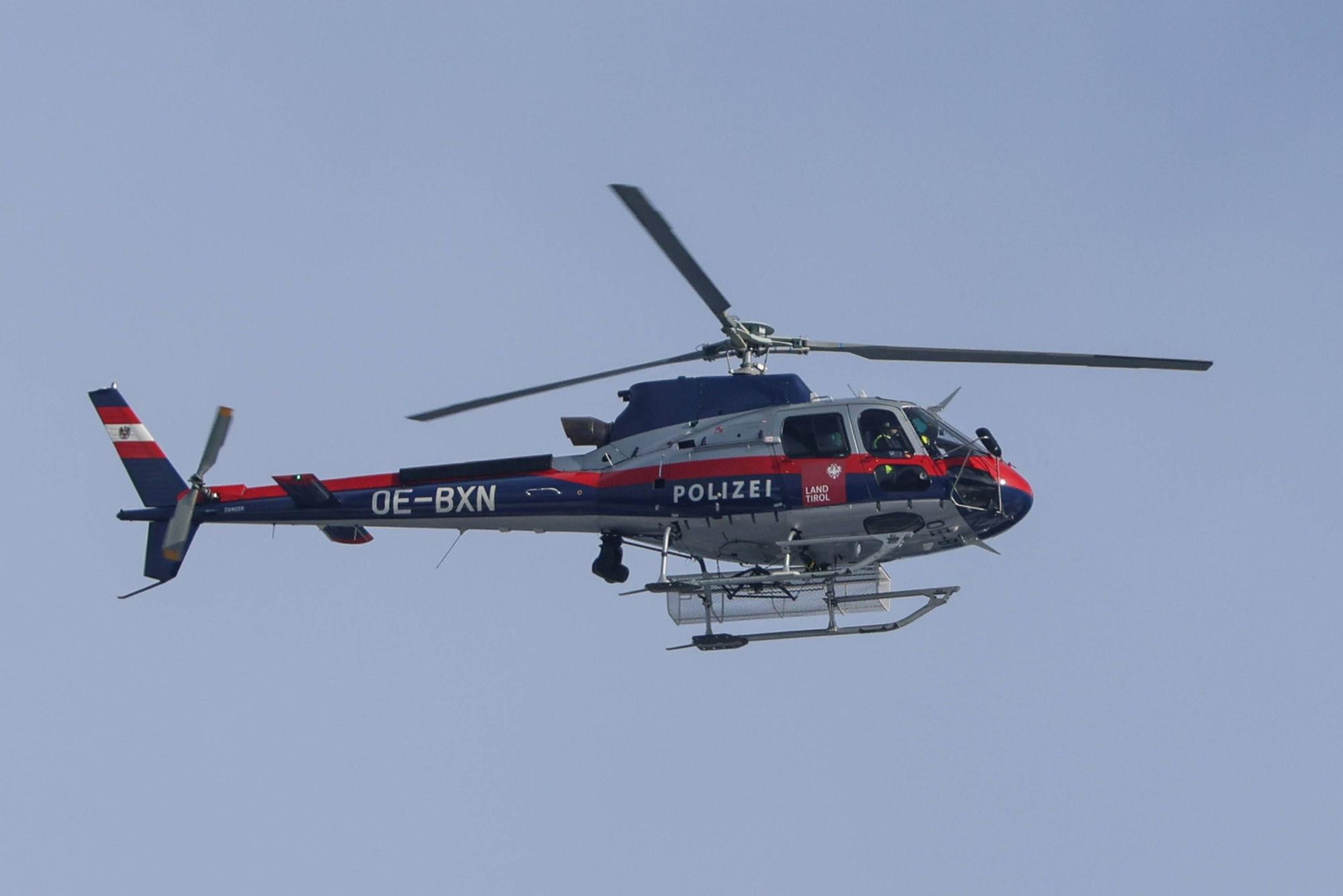 Ein Hubschrauber landete an der Unglücksstelle in Tirol, doch für den Mann kam jede Hilfe zu spät.