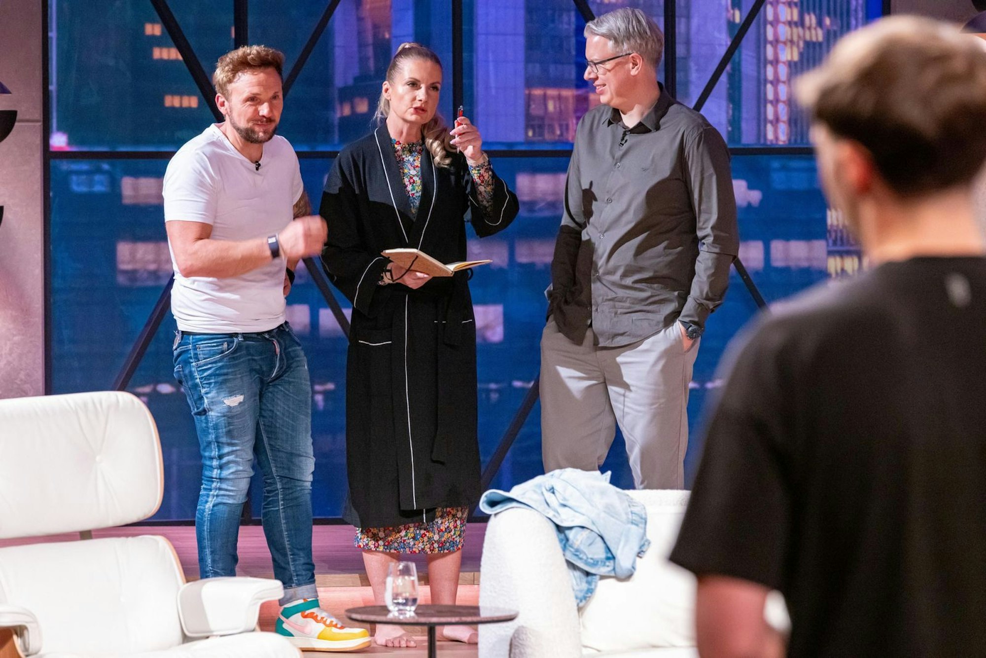 „Ich krieg die Krise“, hatte Stefan gestöhnt, als seine Frau beherzt in die Wanne stieg. Er beruhigt sich nur langsam wieder. (Bild: RTL / Bernd-Michael Maurer)