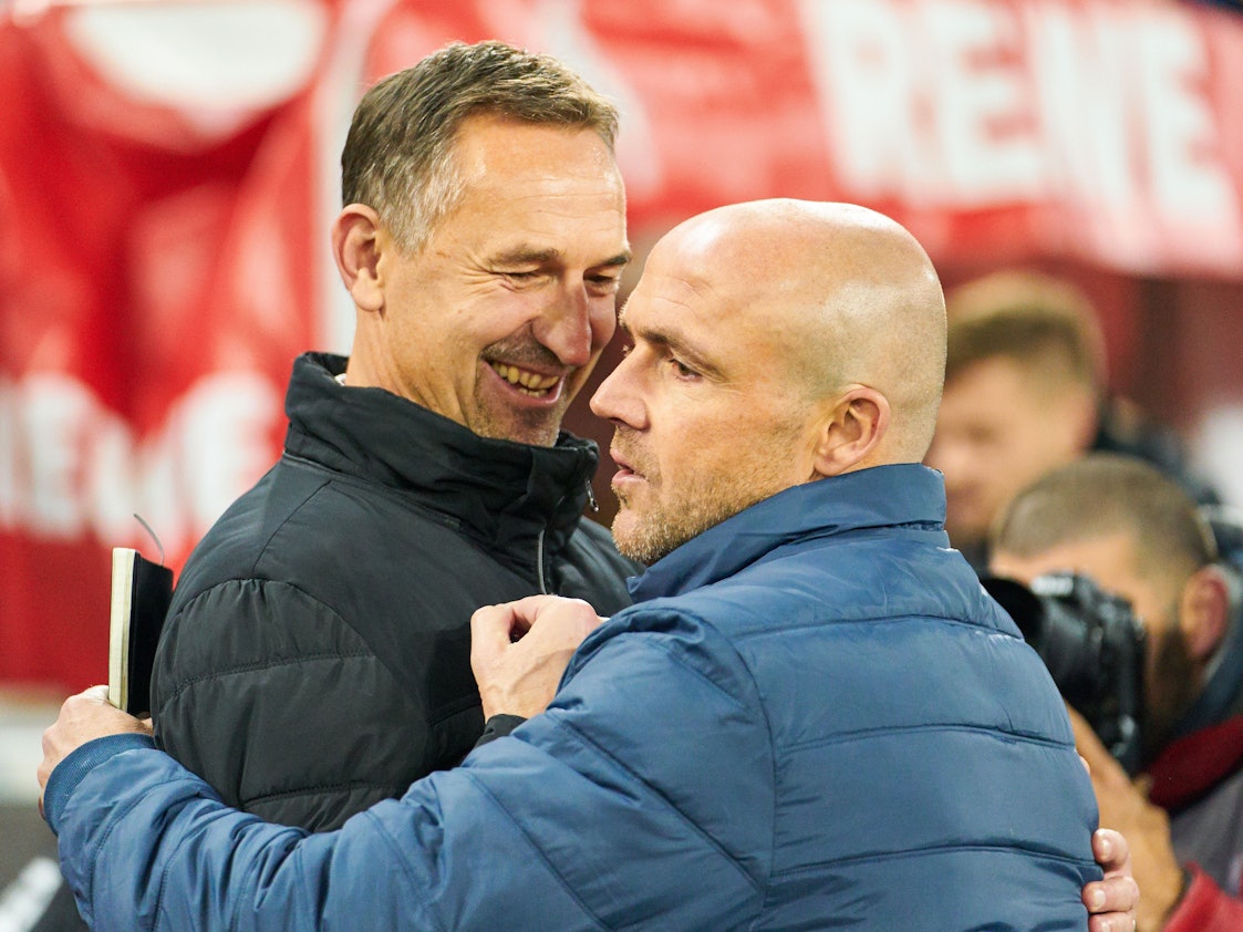 Alfred Schreuder und Achim Beierlorzer begrüßen sich.